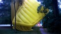 Heissluftballon im Baum Koeln Lindenthal Decksteiner Weiher P01